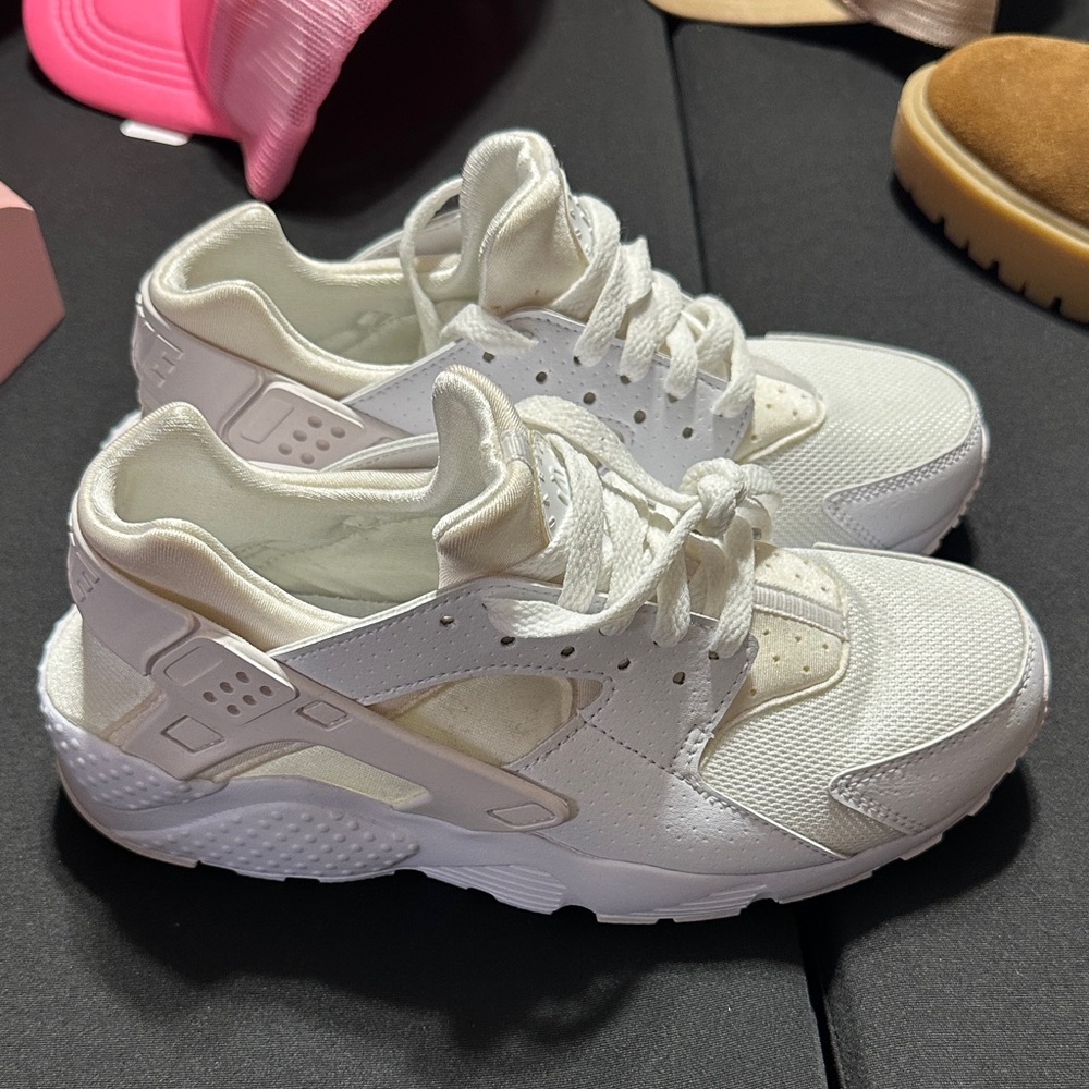 Nike Women's Cream and White Sneakers - Picture 2 of 5